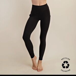 Butter soft Basic - black - Rae Mode - high waist - with pockets